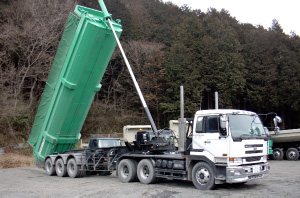 写真:ダンプ